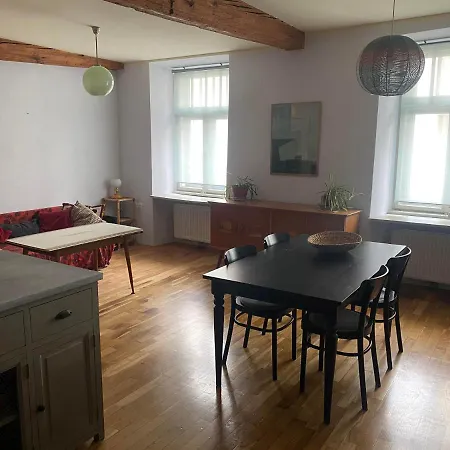 Vintage Charm Apartment *